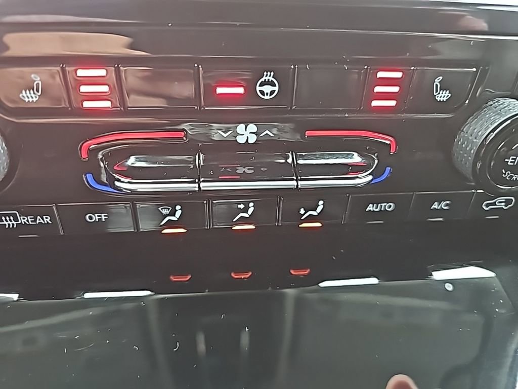 Certified 2023 Jeep Grand Cherokee L Limited image 30