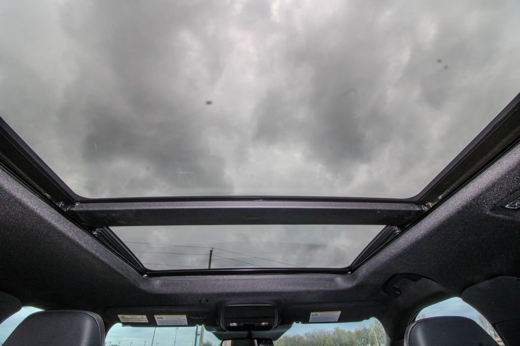 Used 2025 Ford Explorer ST-Line w/ Premium Package image 12