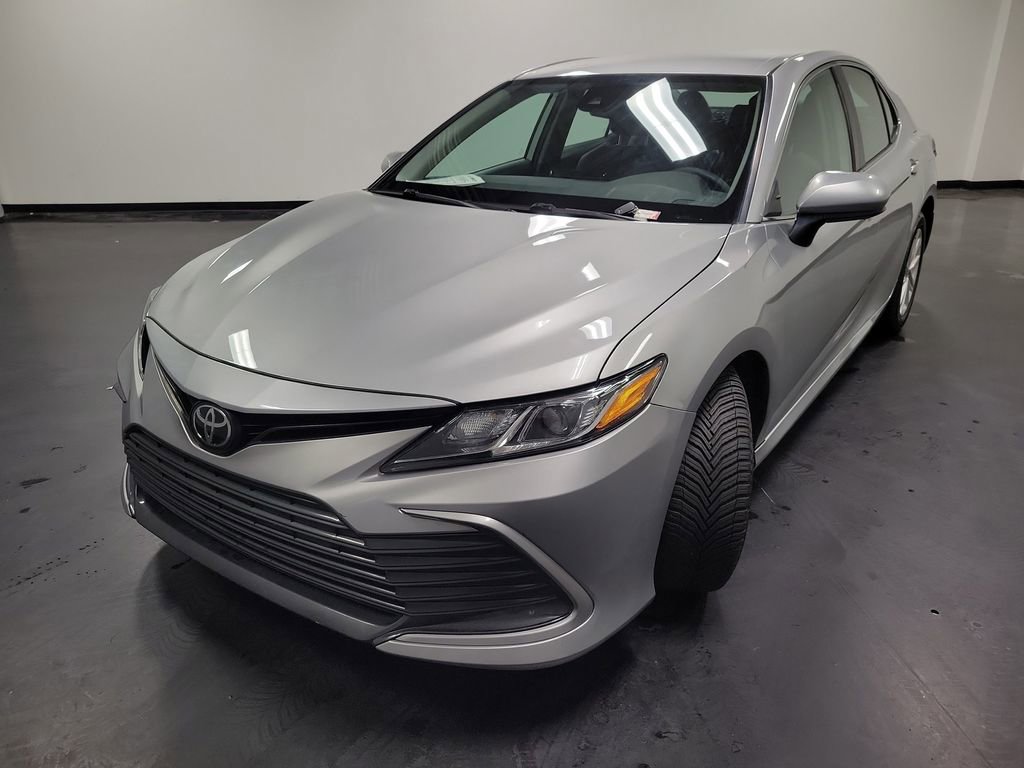 Used 2022 Toyota Camry LE AWD/4WD image 4