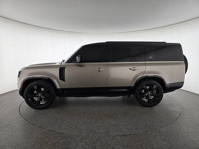 Used 2023 Land Rover Defender 130 X-Dynamic SE AWD/4WD image 28