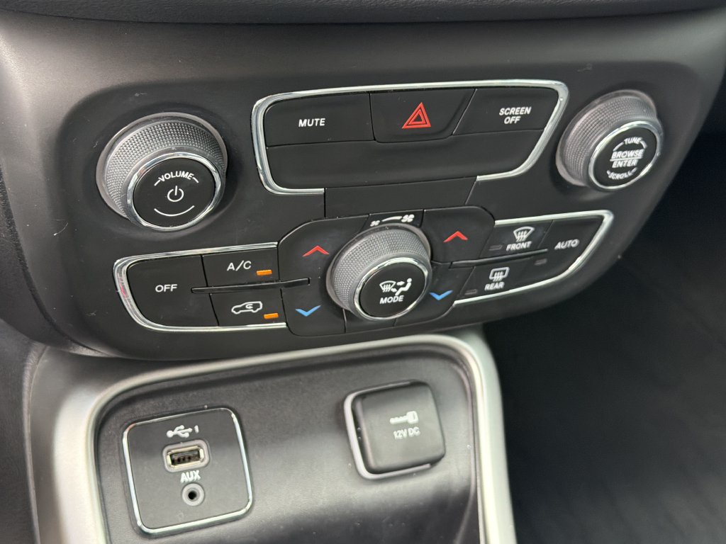 Used 2020 Jeep Compass Latitude w/ Popular Equipment Group FWD image 24