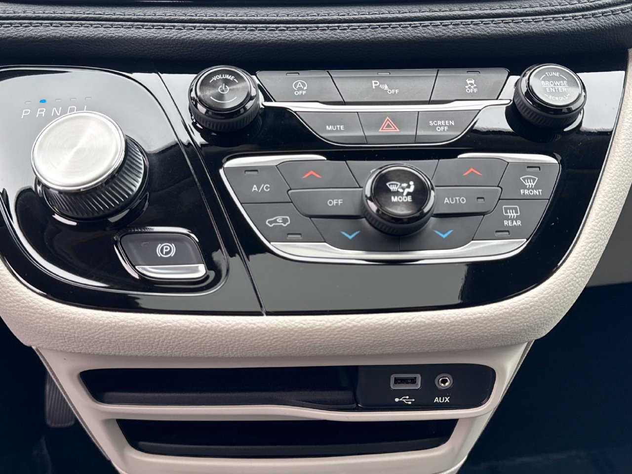 Used 2018 Chrysler Pacifica Limited FWD image 22