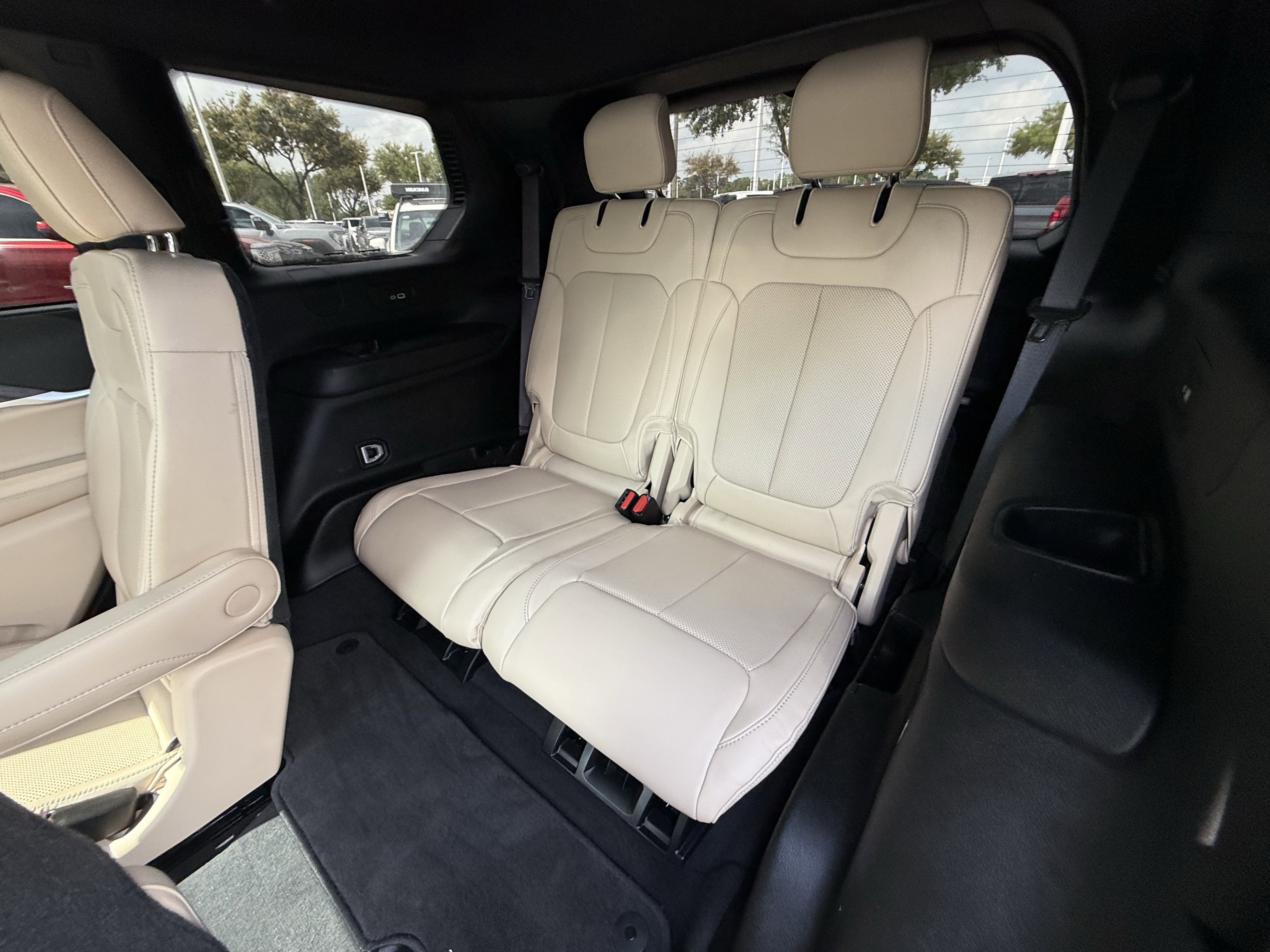 Used 2024 Jeep Grand Cherokee L Limited w/ Luxury Tech Group II image 31