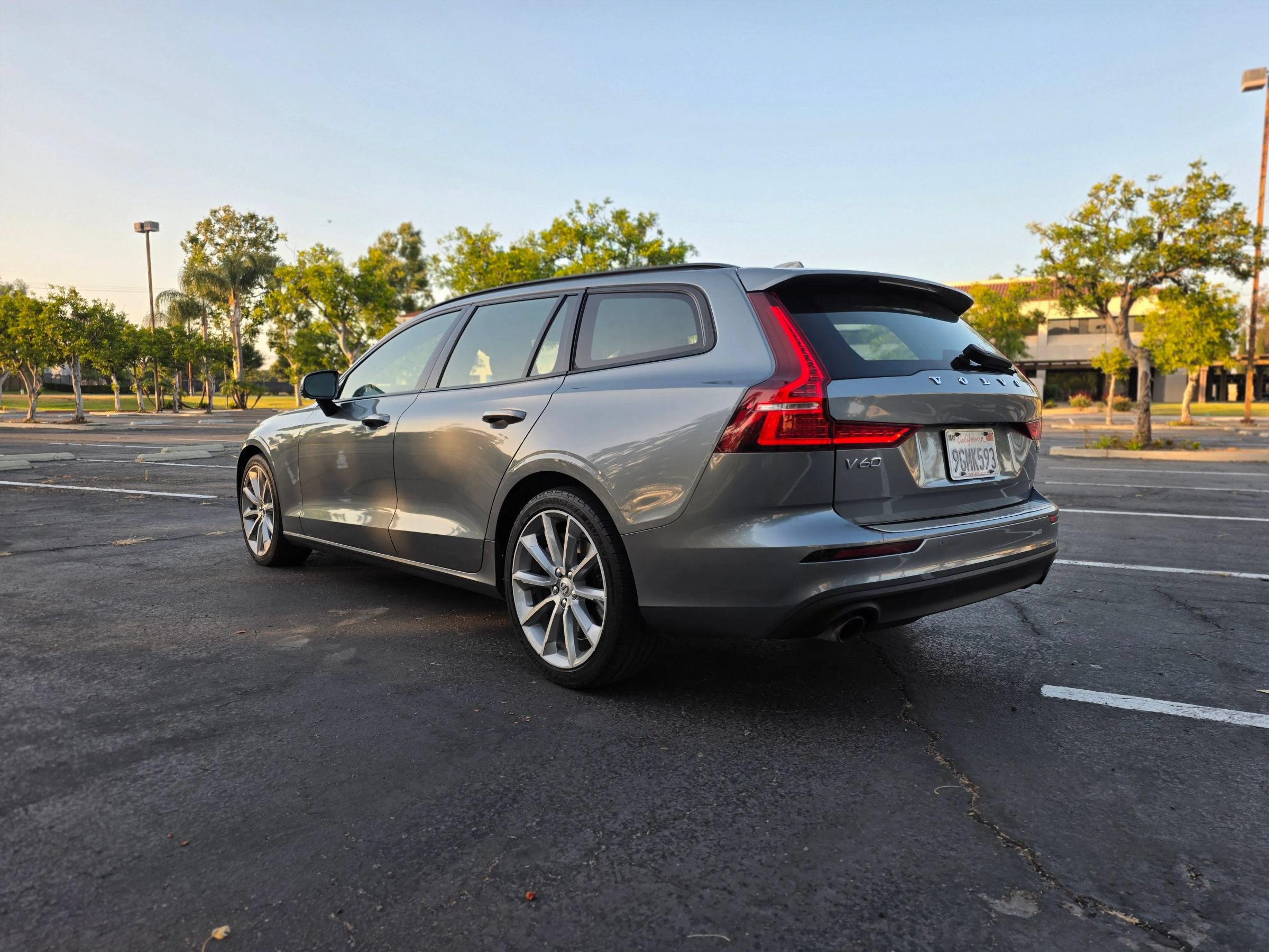 Used 2020 Volvo V60 T5 Momentum FWD image 6