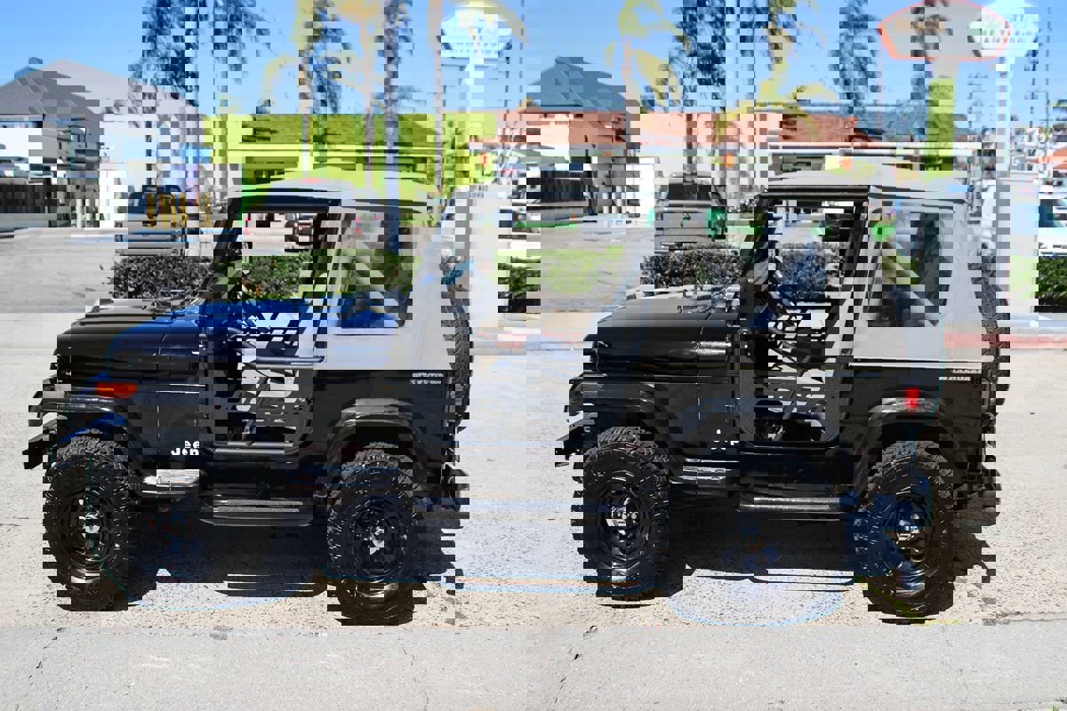 Used 1990 Jeep Wrangler S image 2