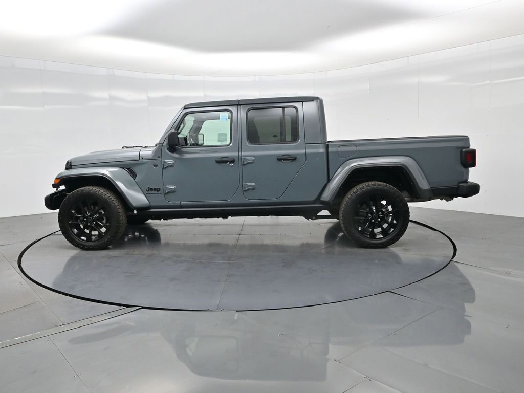 Used 2024 Jeep Gladiator Sport image 9