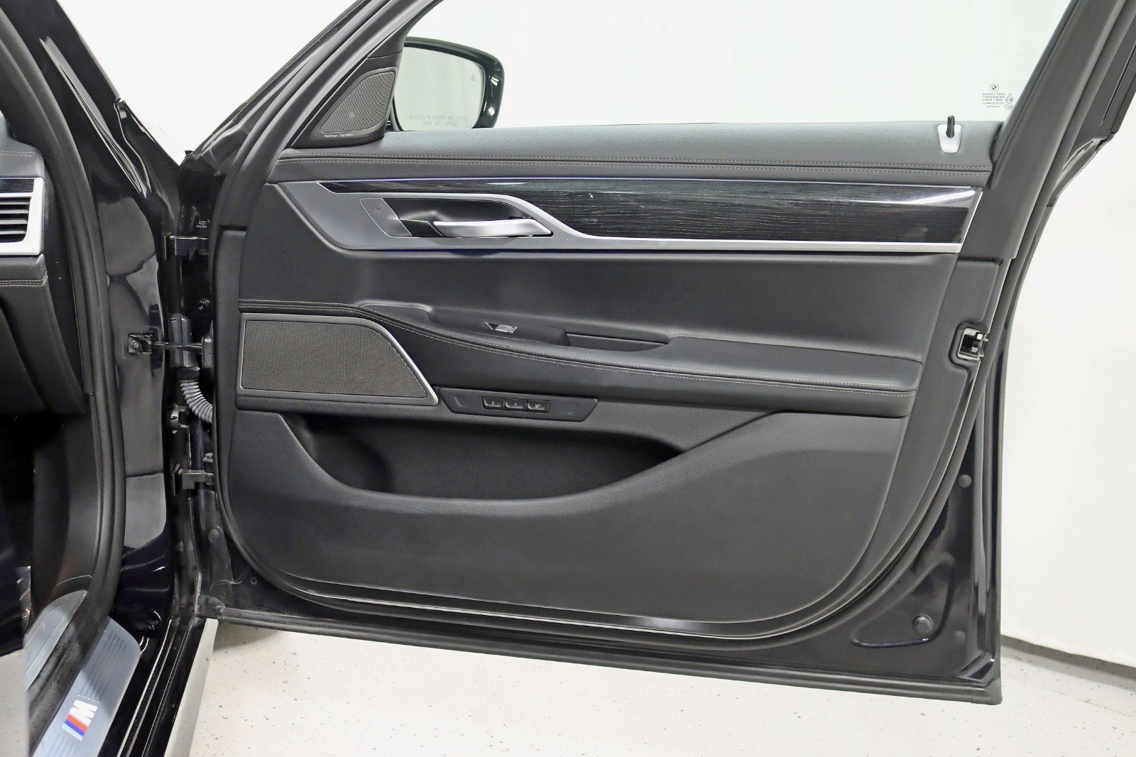 Used 2019 BMW 750i xDrive w/ M Sport Package AWD/4WD image 32