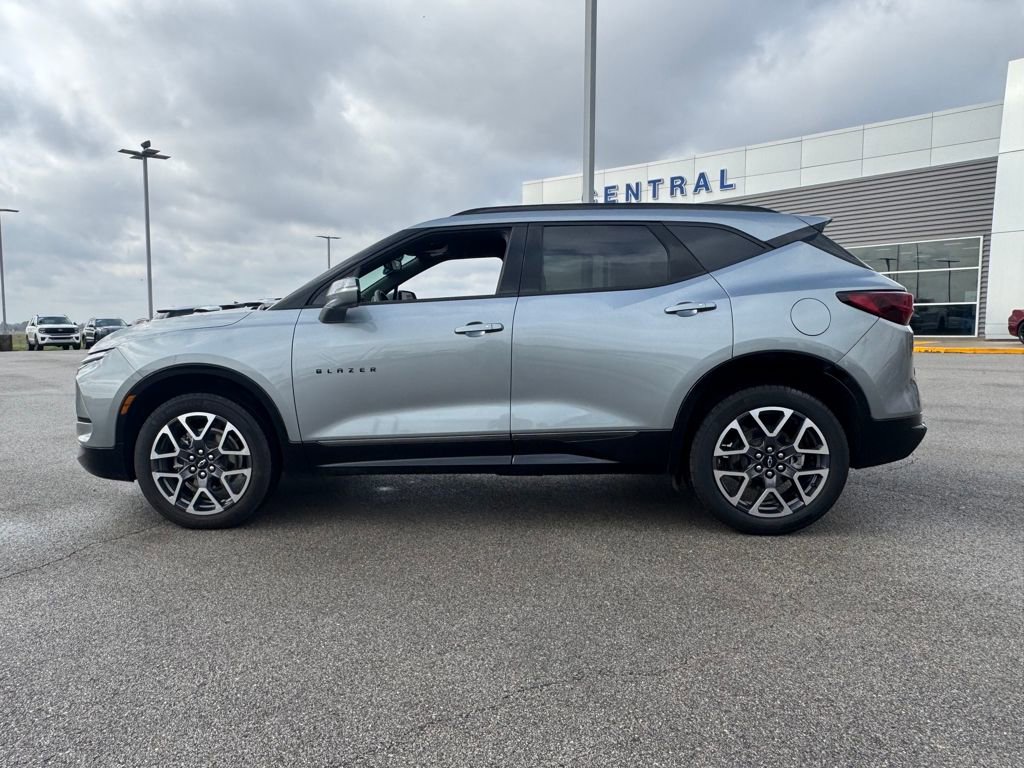 Used 2025 Chevrolet Blazer RS image 3