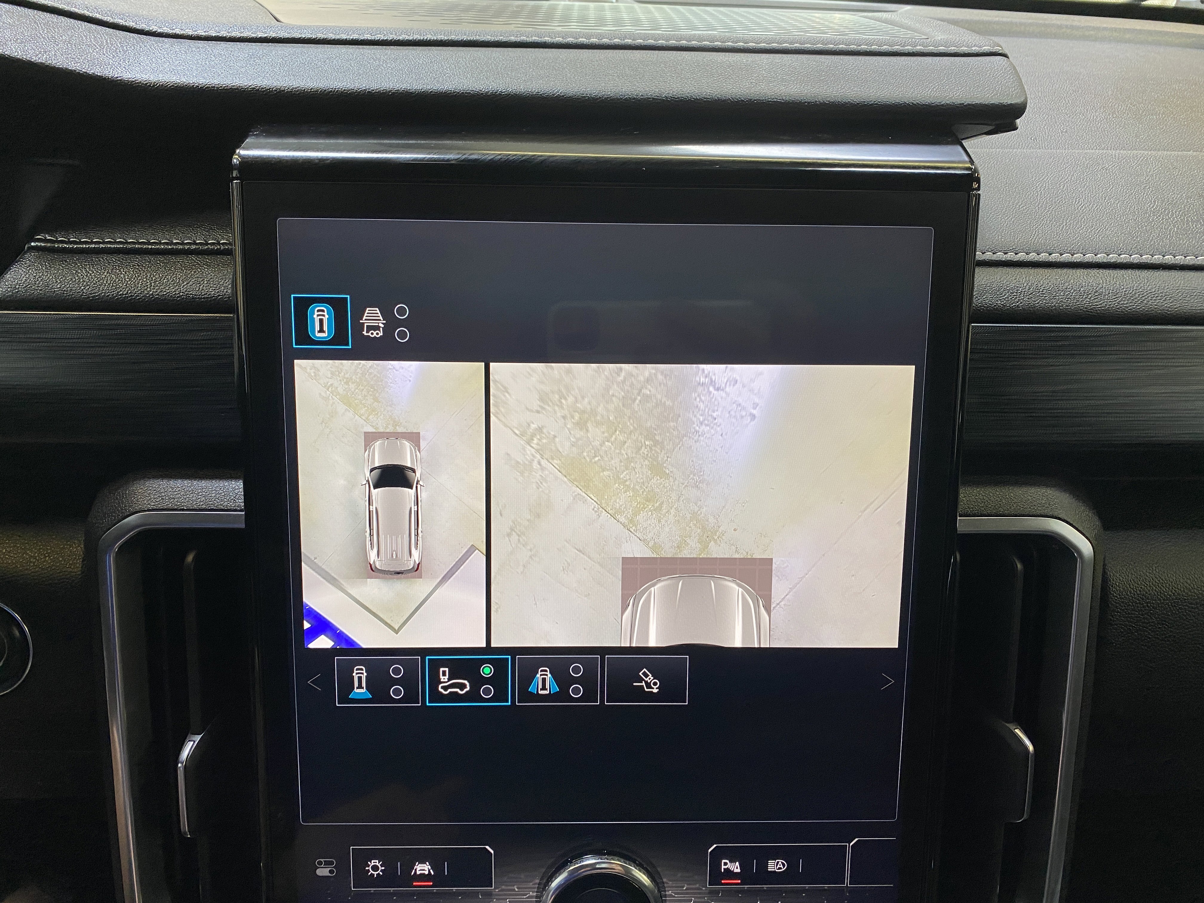 Used 2025 GMC Acadia Elevation image 47