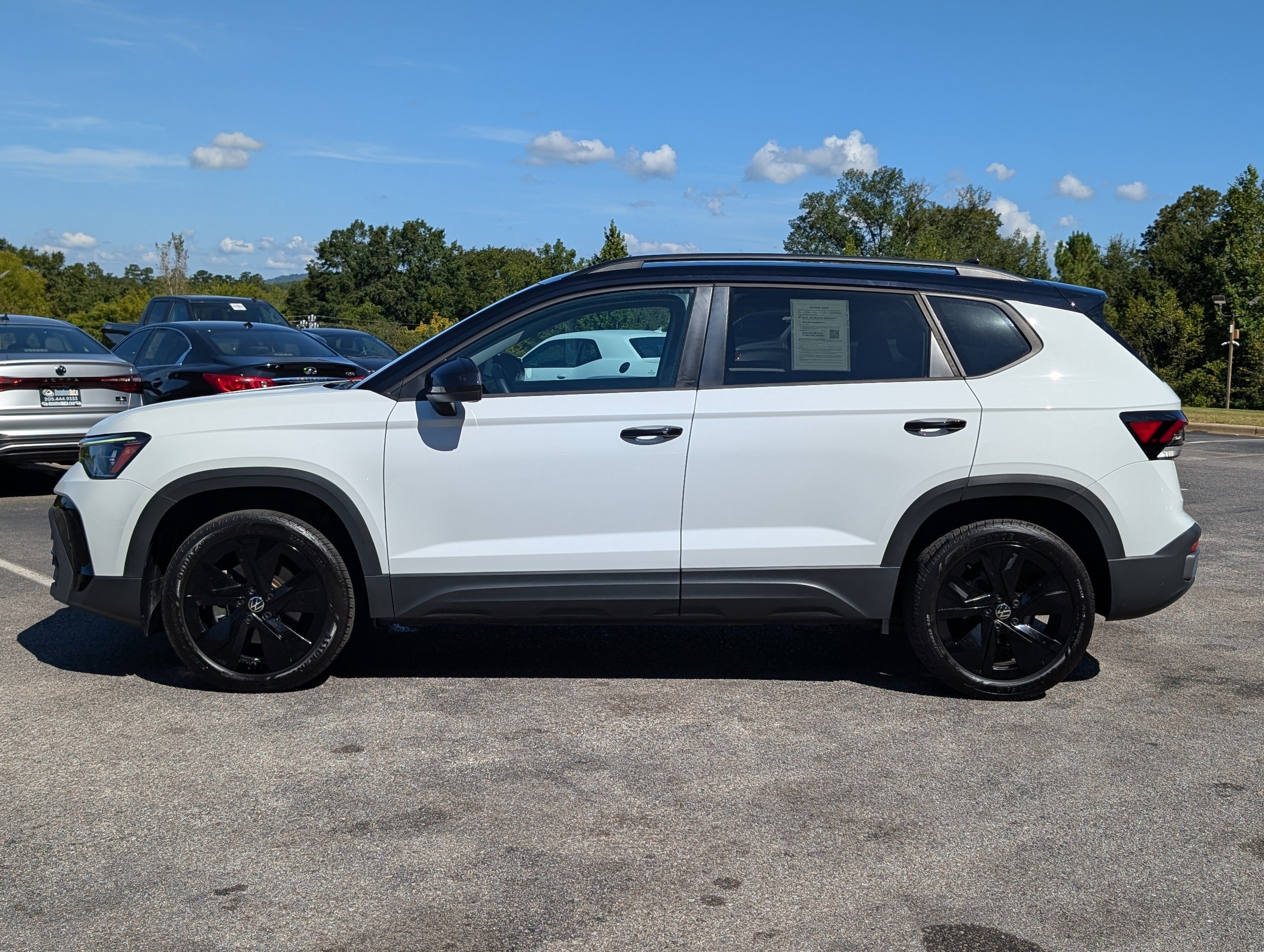 Used 2025 Volkswagen Taos SE FWD image 6