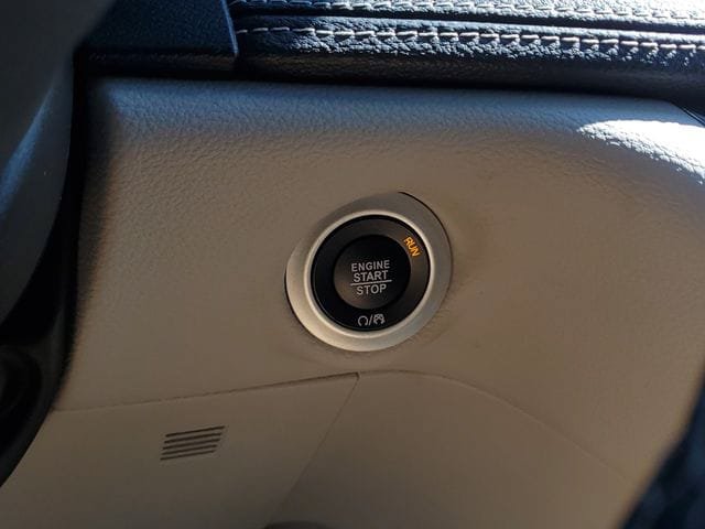 Used 2023 Chrysler Pacifica Touring-L FWD image 32