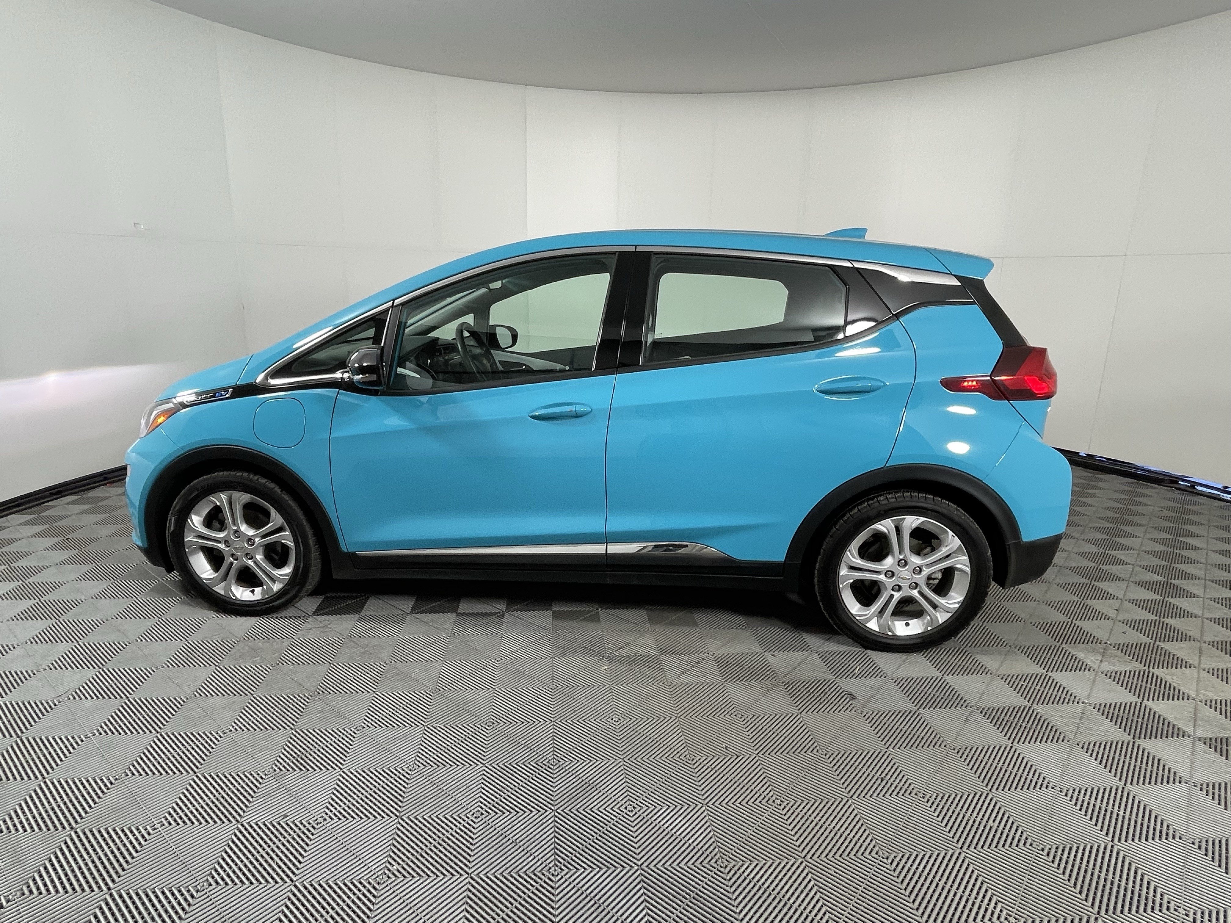 Used 2020 Chevrolet Bolt LT FWD image 2