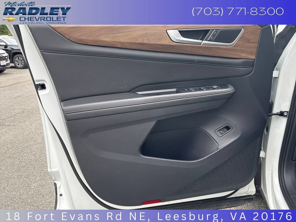 Used 2025 Volkswagen Atlas SE AWD/4WD image 12