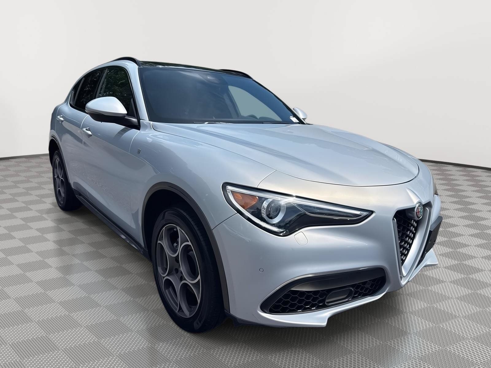 Used 2023 Alfa Romeo Stelvio Ti AWD/4WD image 4