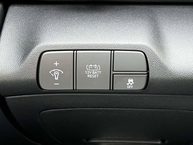 Certified 2025 Hyundai Elantra SEL image 18