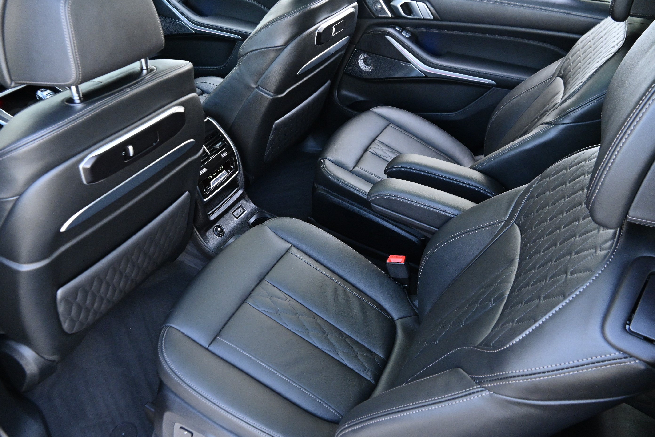 Used 2025 BMW ALPINA XB7 AWD/4WD image 14