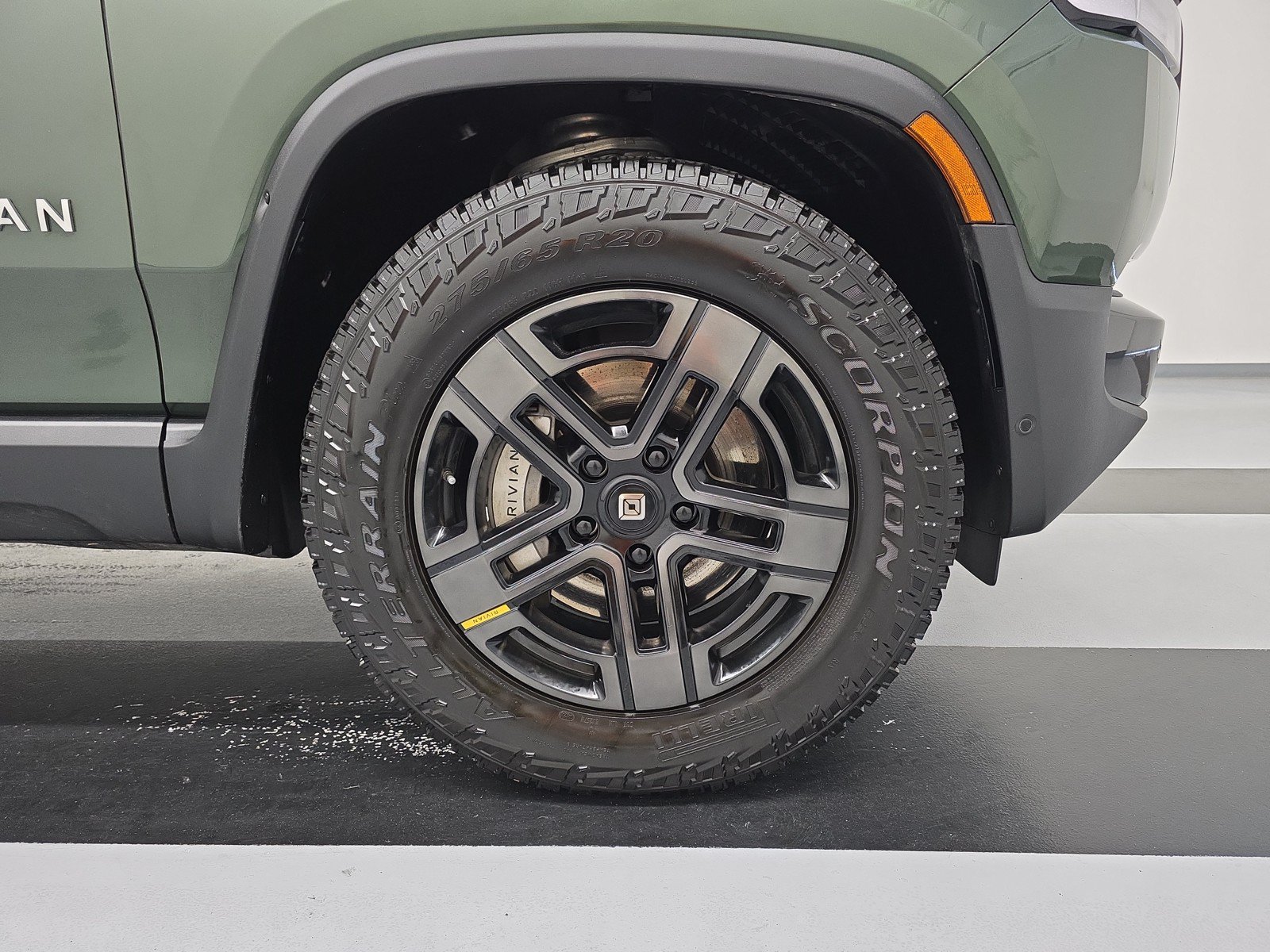 Used 2024 Rivian R1S Adventure AWD/4WD image 11