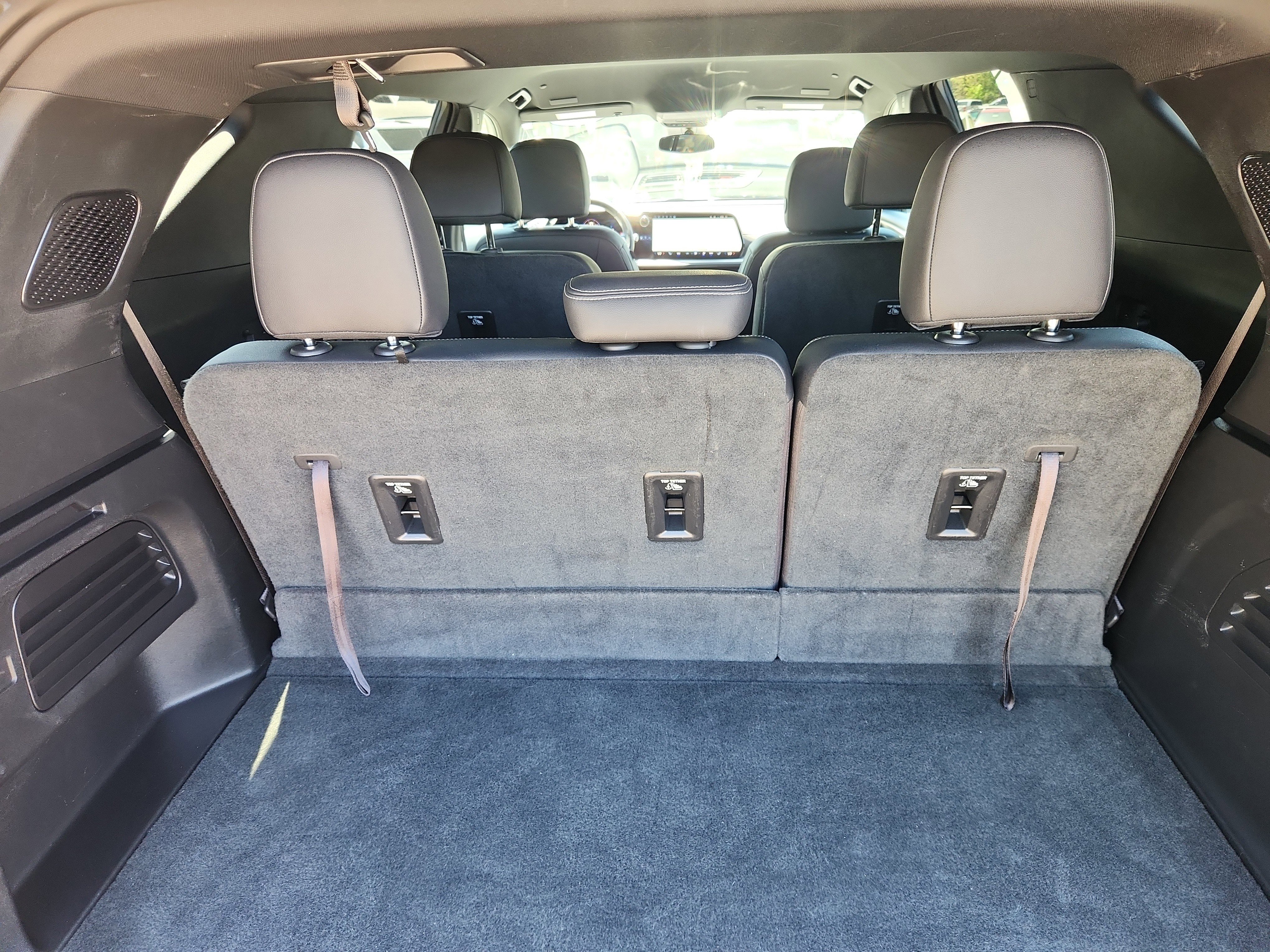 Used 2025 Chevrolet Traverse LT image 41