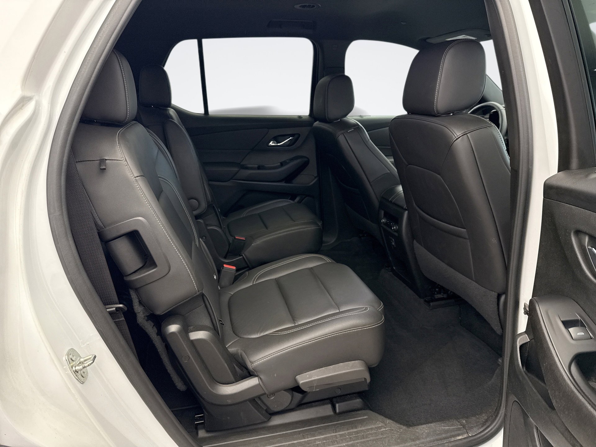 Used 2023 Chevrolet Traverse LT image 19