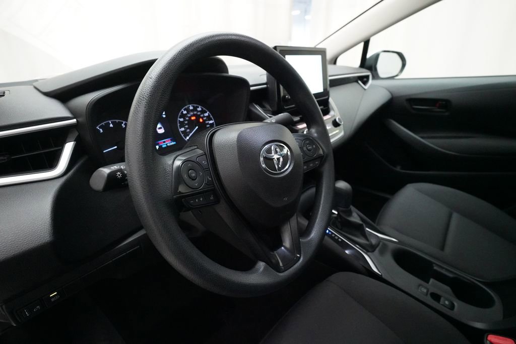 Used 2025 Toyota Corolla LE FWD image 8