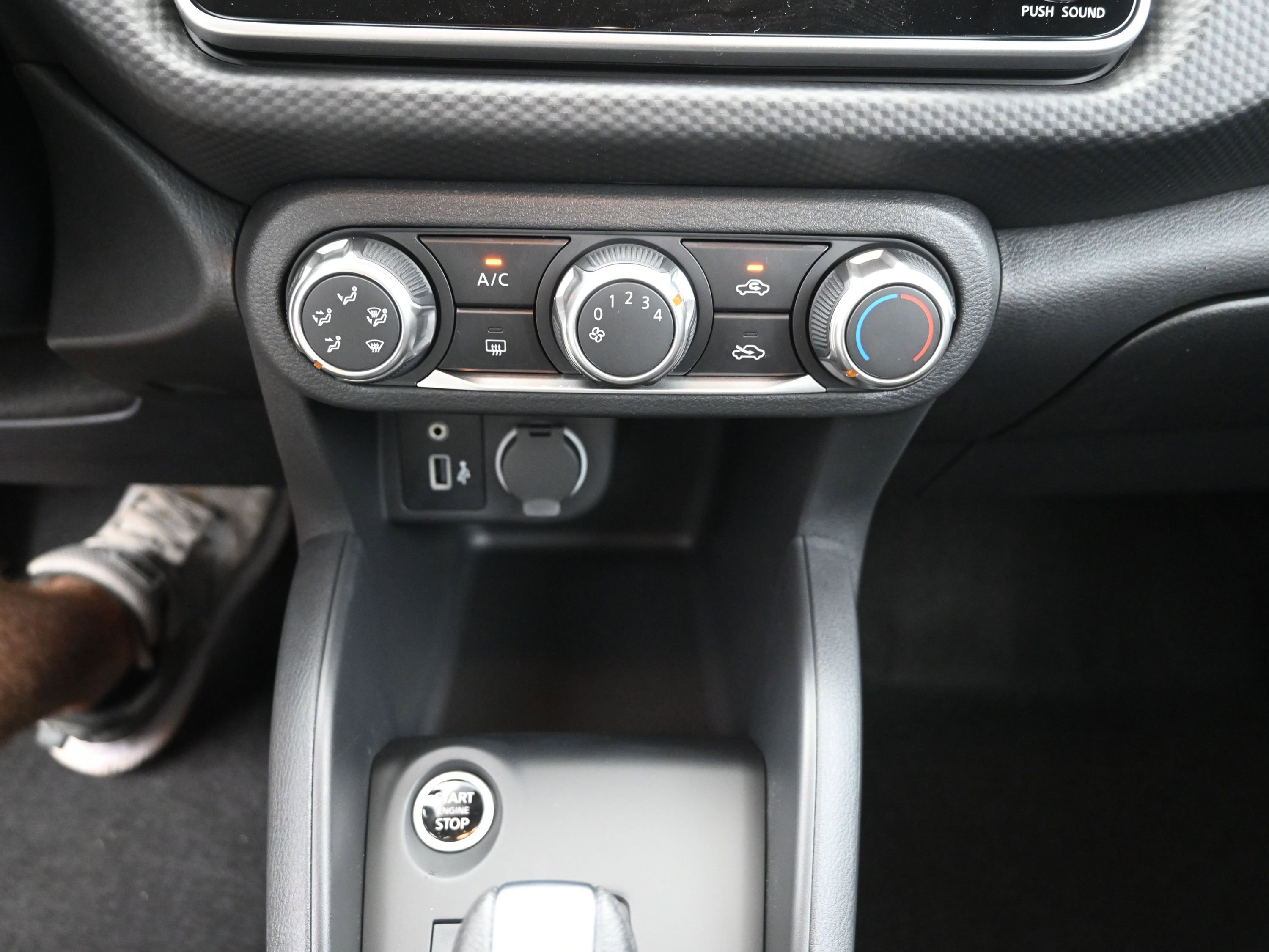 Certified 2025 Nissan Kicks Play S image 17