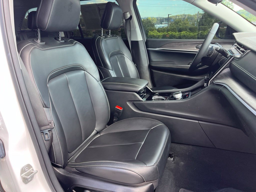 Used 2023 Jeep Grand Cherokee Limited AWD/4WD image 30