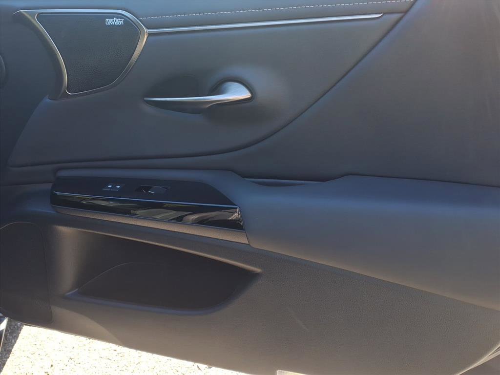 Certified 2022 Lexus ES 350 F Sport image 8