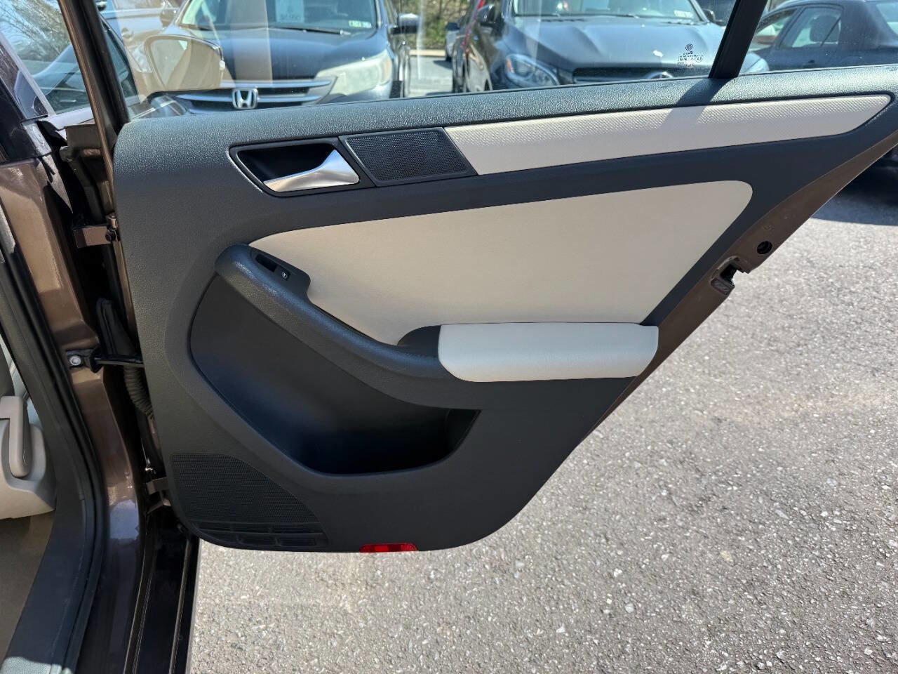 Used 2011 Volkswagen Jetta SE image 28