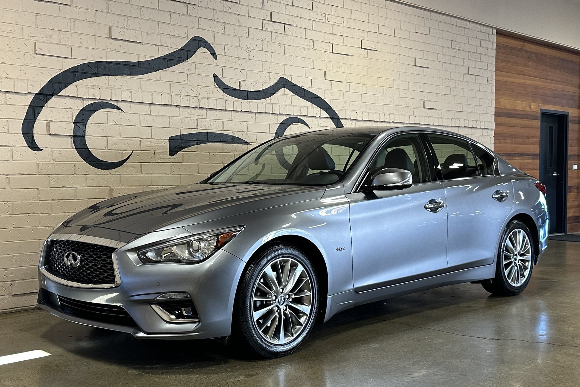 Used 2018 INFINITI Q50 Luxe w/ Essential Package (3.0T Luxe) AWD/4WD image 9