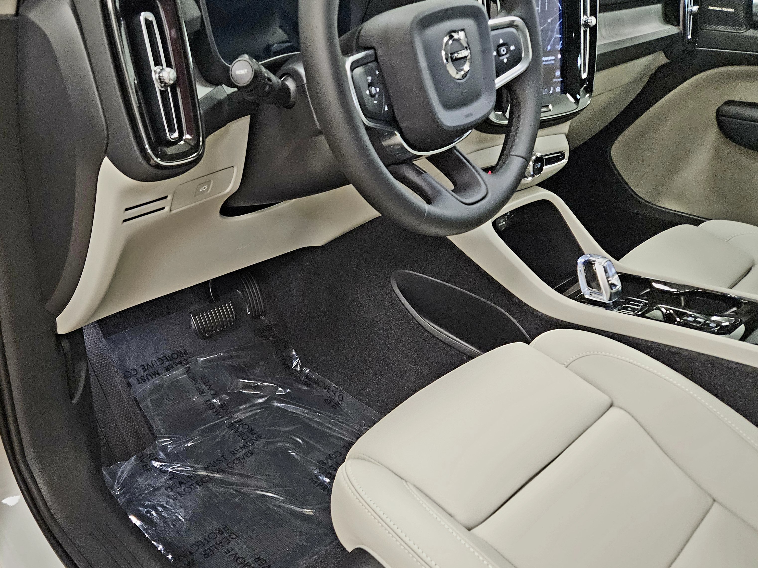 New 2026 Volvo XC40 B5 Ultra w/ Climate Package AWD/4WD image 44