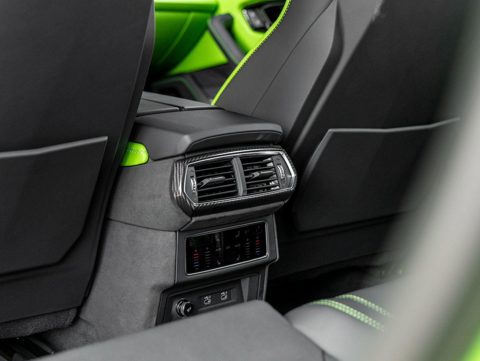 Used 2025 Lamborghini Urus SE image 42