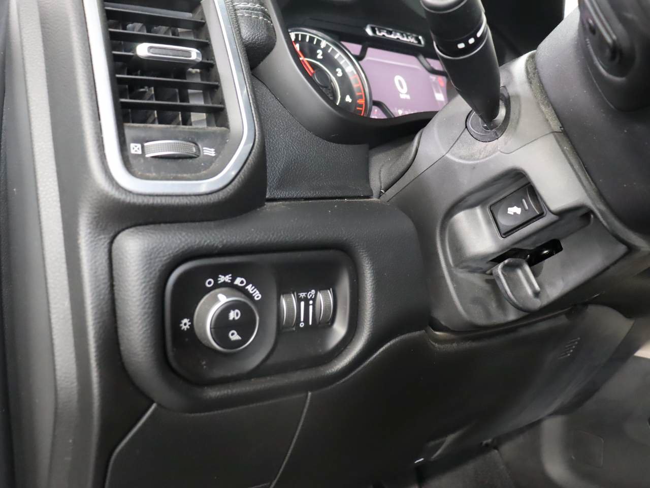 Used 2019 RAM 2500 Laramie w/ Night Edition AWD/4WD image 16