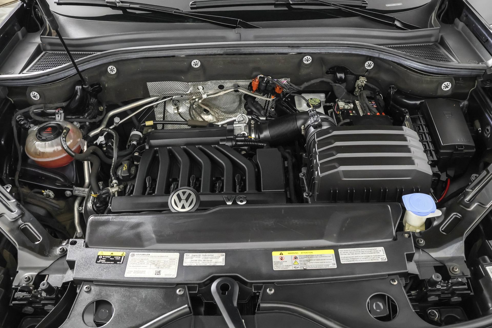 Used 2022 Volkswagen Atlas Cross Sport SEL R-Line AWD/4WD image 50
