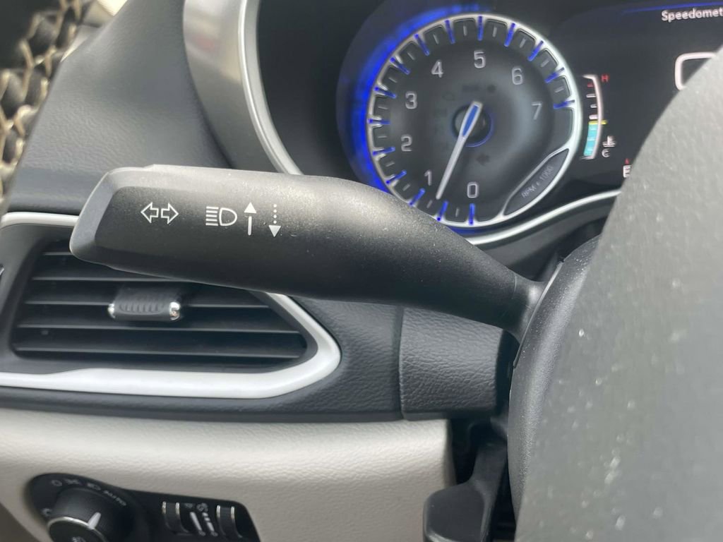 Certified 2023 Chrysler Pacifica Touring-L image 31