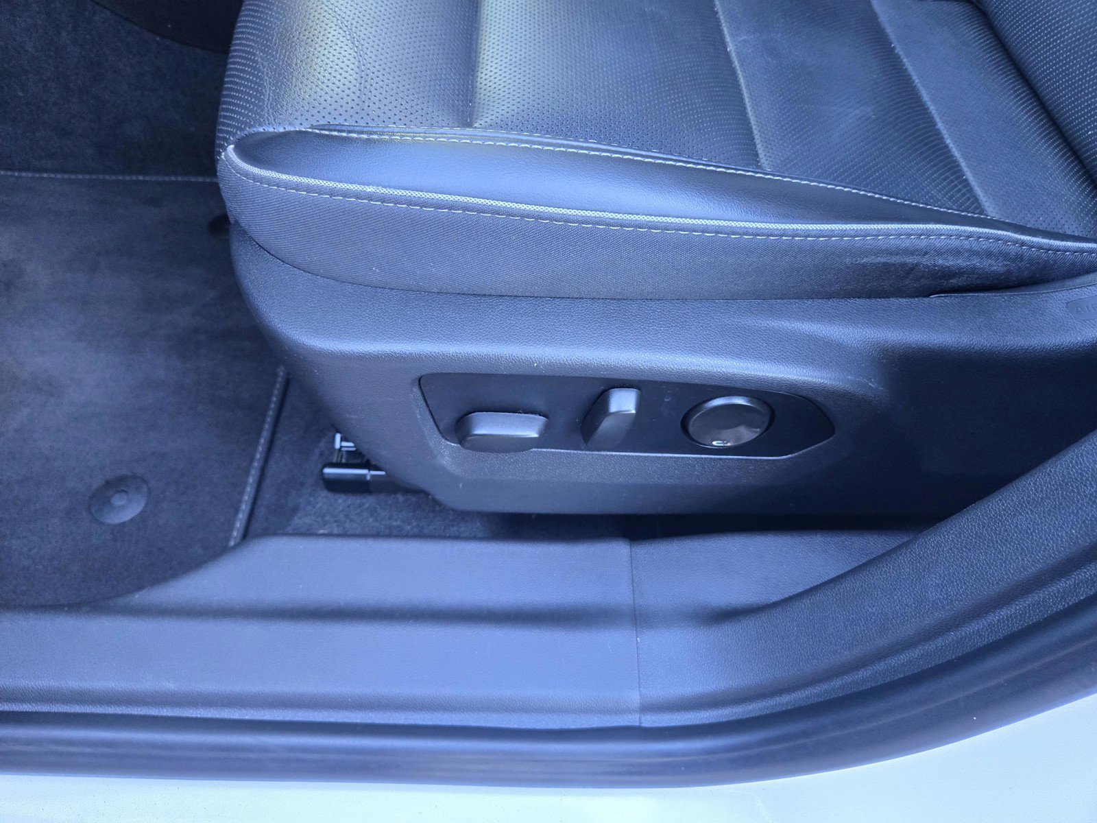 Used 2021 Buick Envision Essence w/ Technology Package I image 13