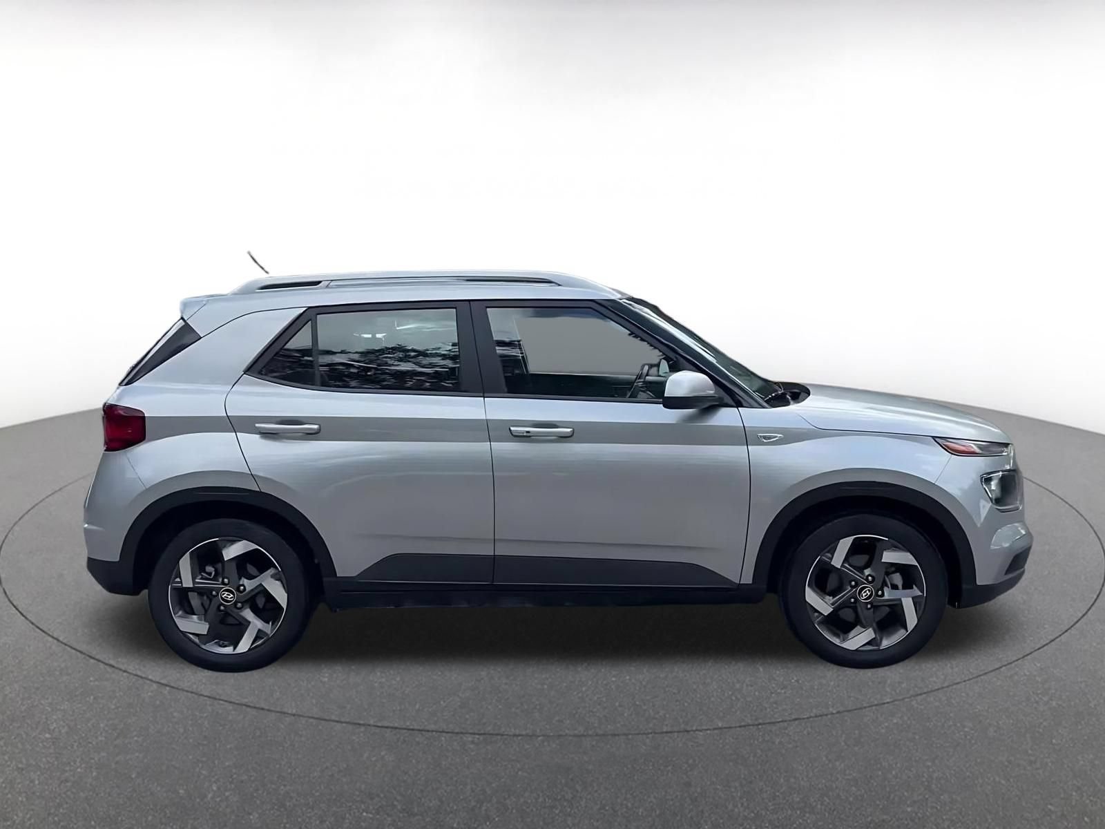 Used 2026 Hyundai Venue SEL FWD image 15