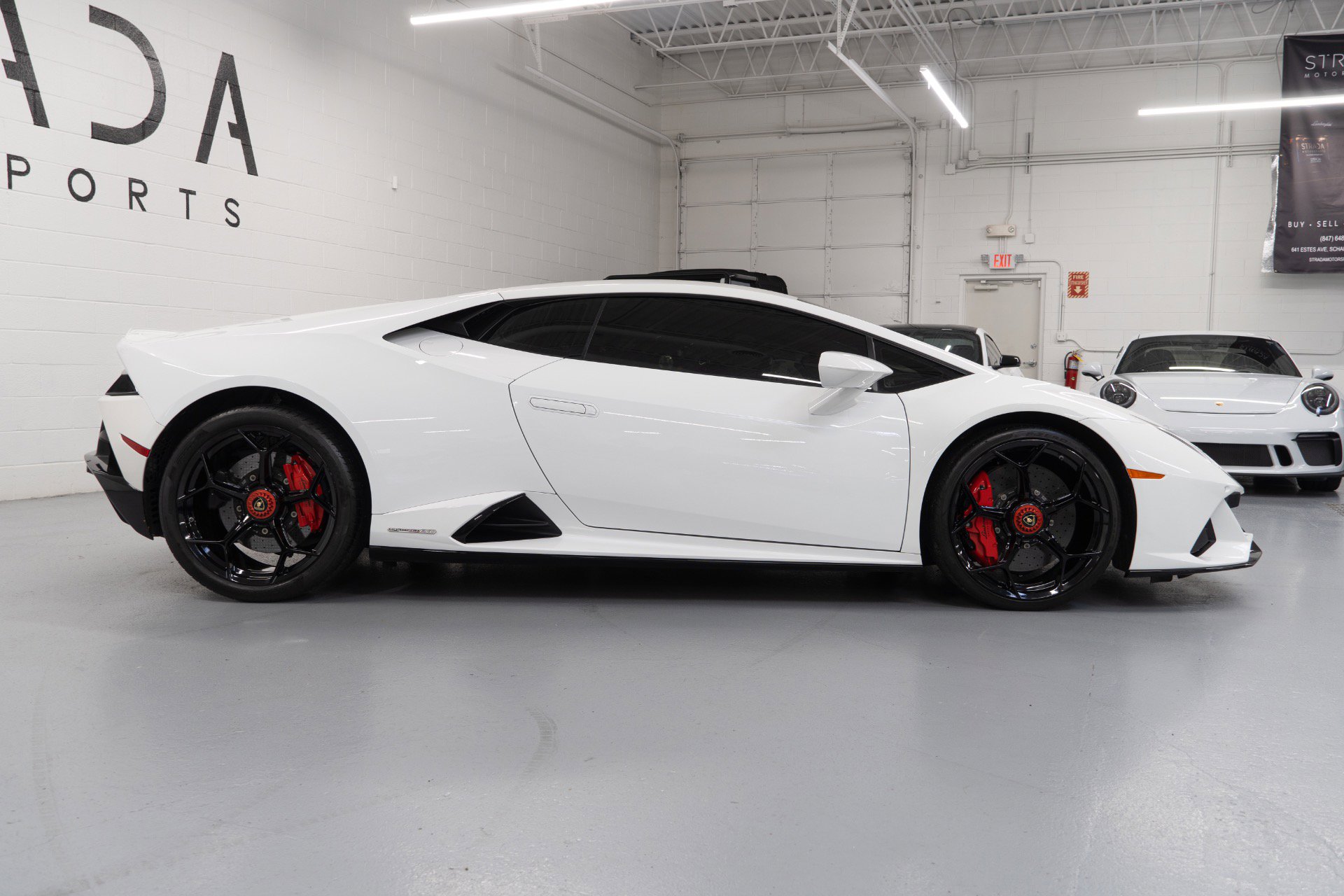 Used 2020 Lamborghini Huracan EVO image 11