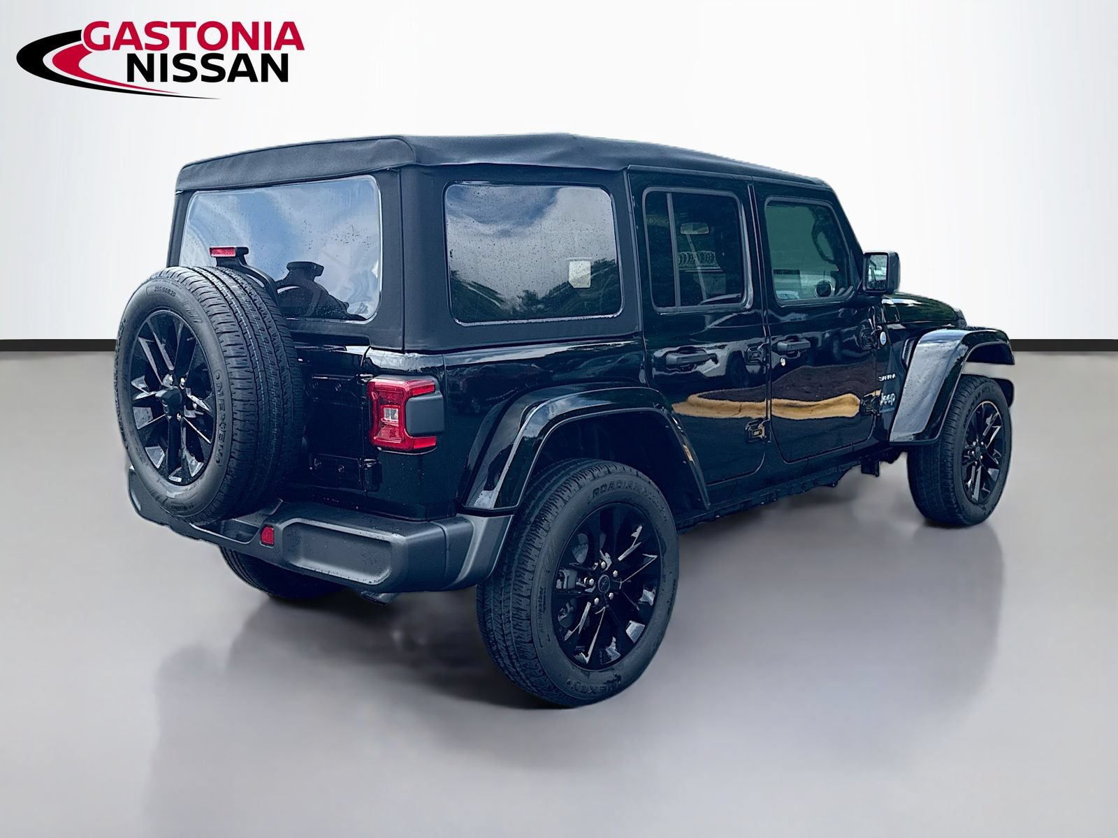 Used 2024 Jeep Wrangler Unlimited Sahara AWD/4WD image 9