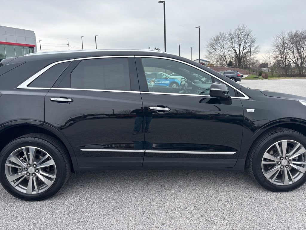 Used 2023 Cadillac XT5 Premium Luxury w/ Technology Package image 2