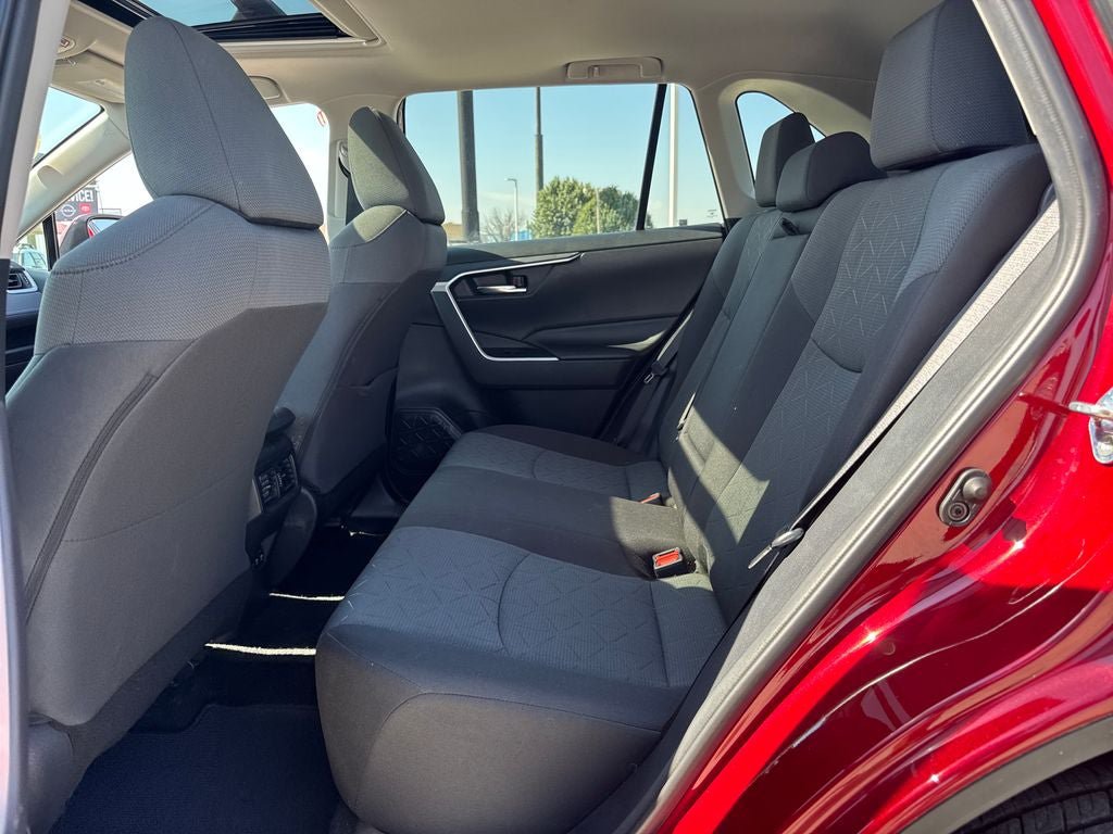 Used 2020 Toyota RAV4 XLE w/ Convenience Package FWD image 14