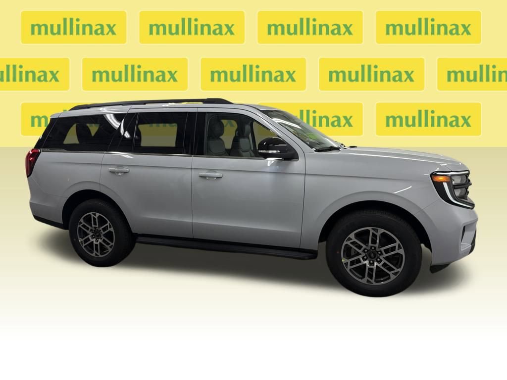 New 2026 Ford Expedition Active image 2