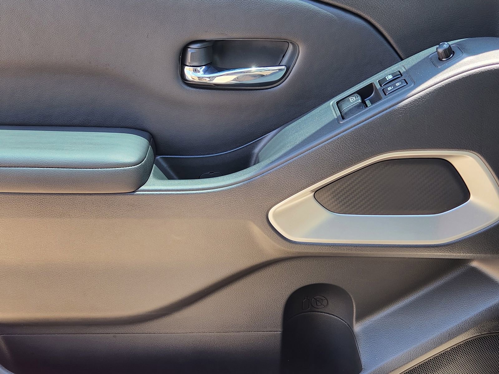 New 2025 Nissan Frontier SV image 18