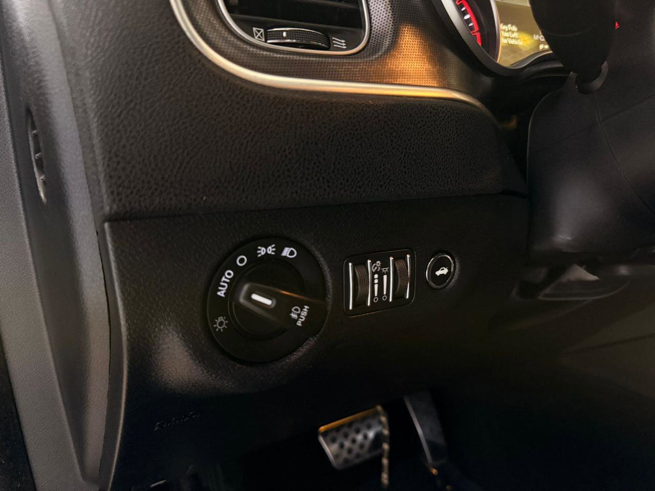 Used 2016 Dodge Charger SXT RWD image 28