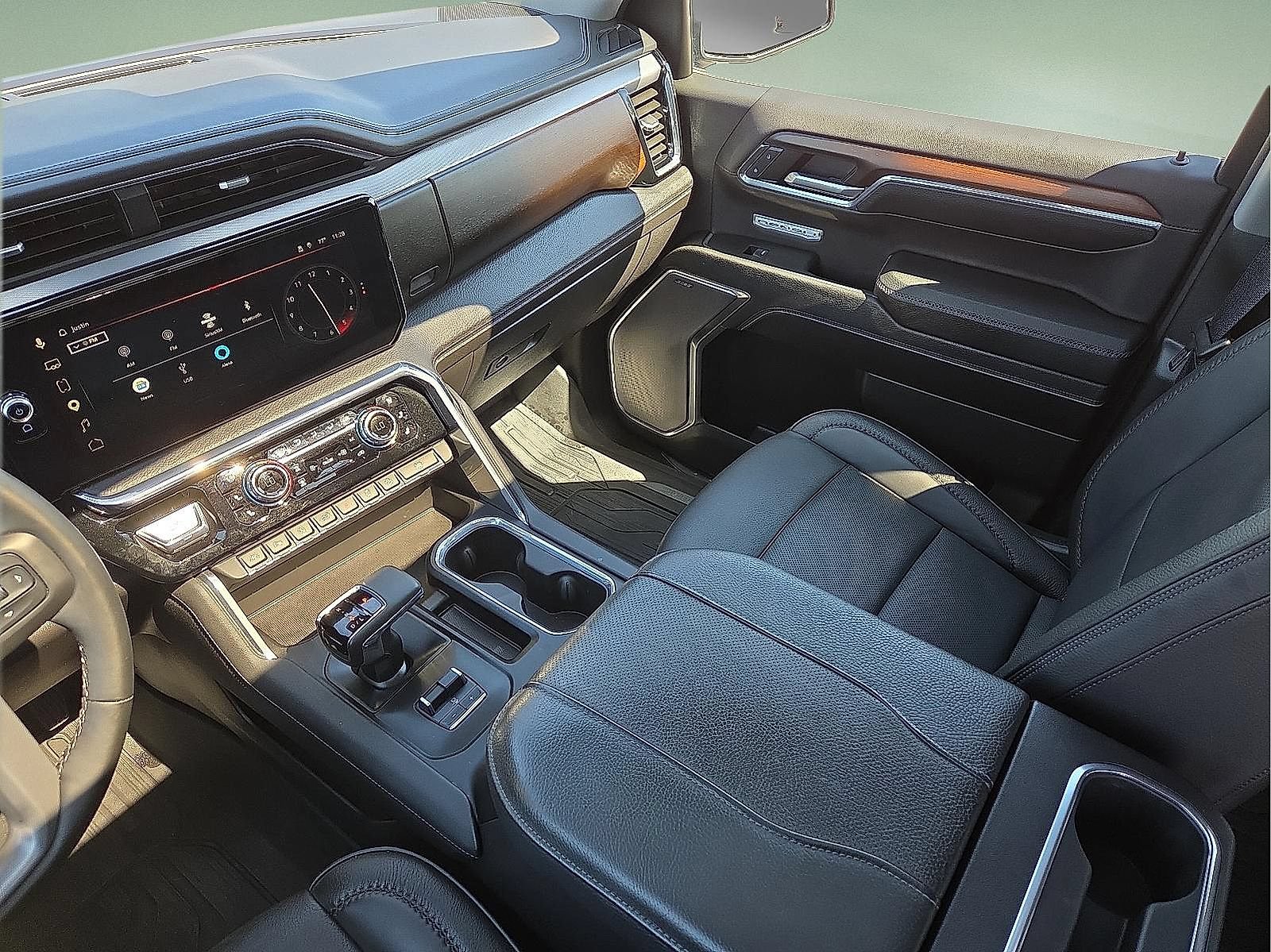 Used 2024 GMC Sierra 1500 Denali w/ Technology Package AWD/4WD image 9