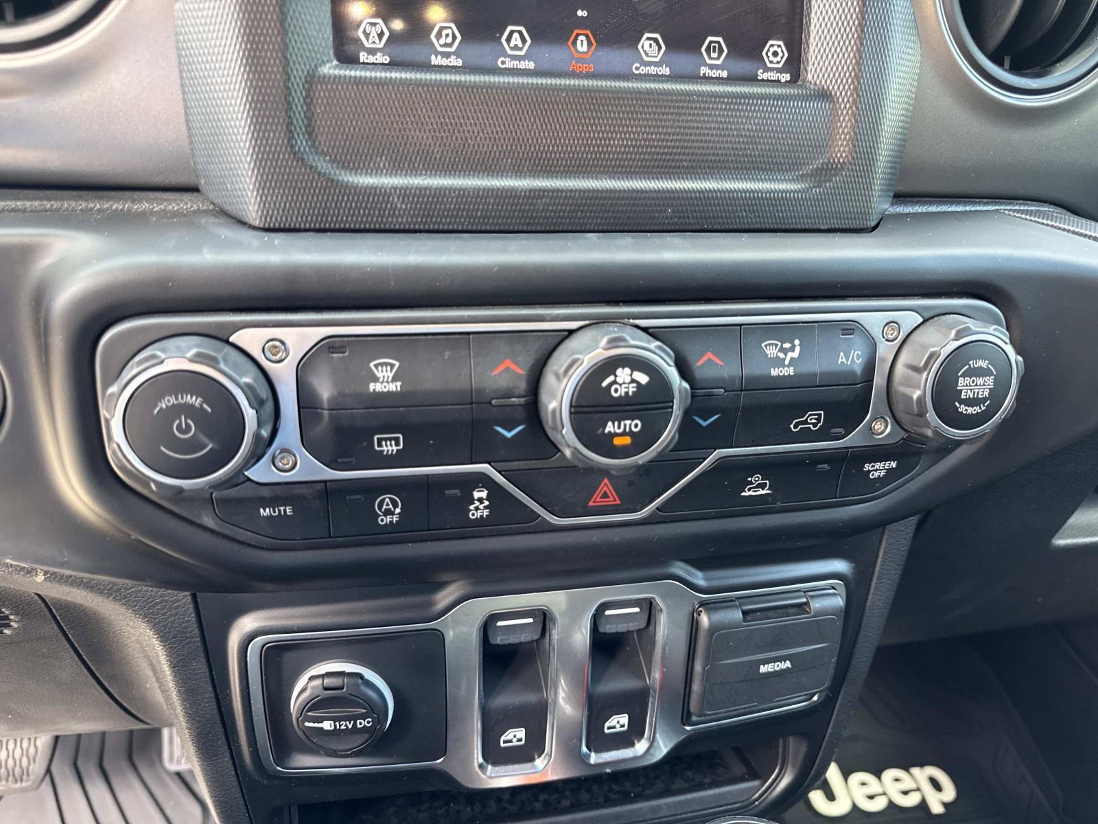 Used 2023 Jeep Wrangler Sport AWD/4WD image 28