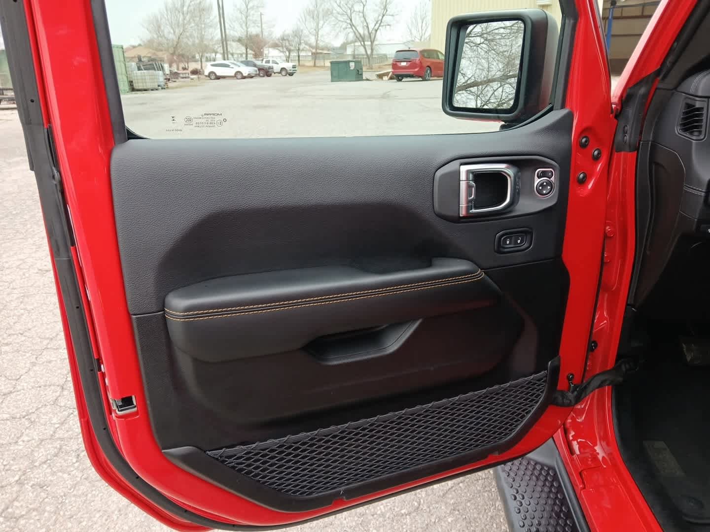 Used 2025 Jeep Wrangler Sahara image 22