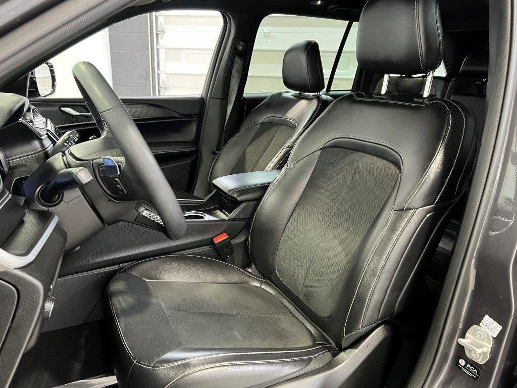 Used 2024 Jeep Grand Cherokee Altitude image 25