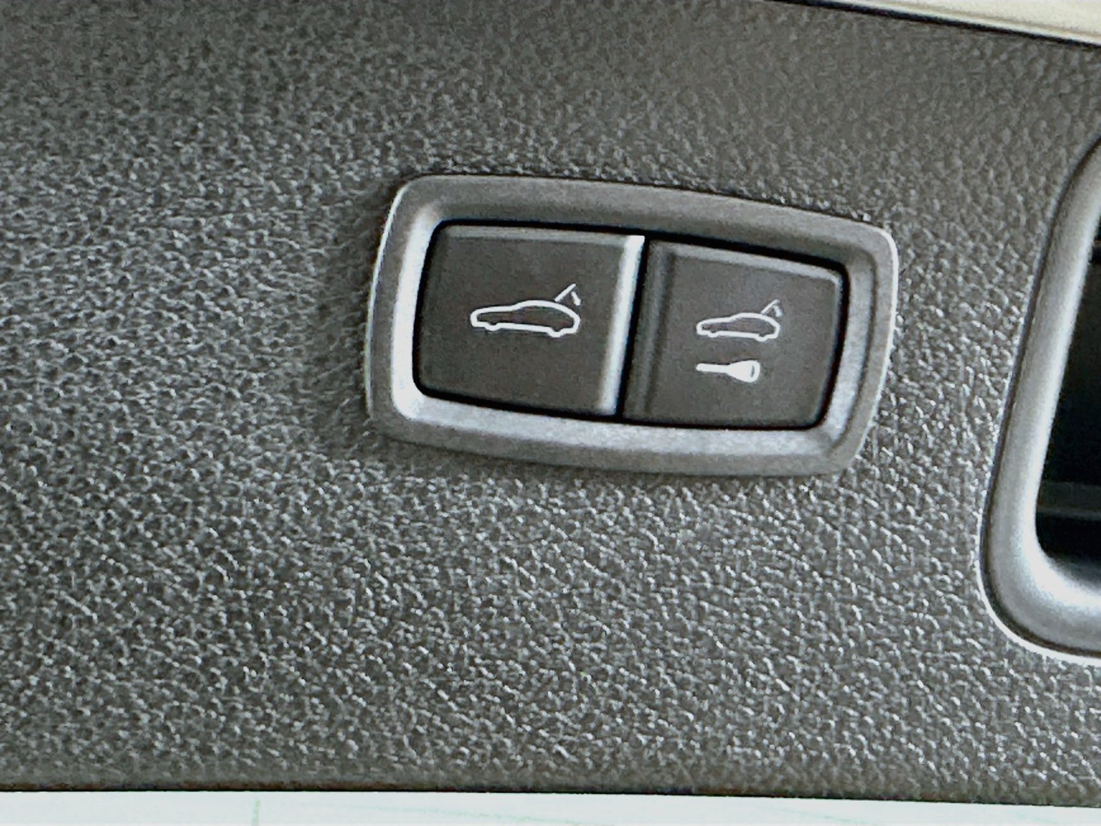 Used 2023 Porsche Macan AWD/4WD image 41