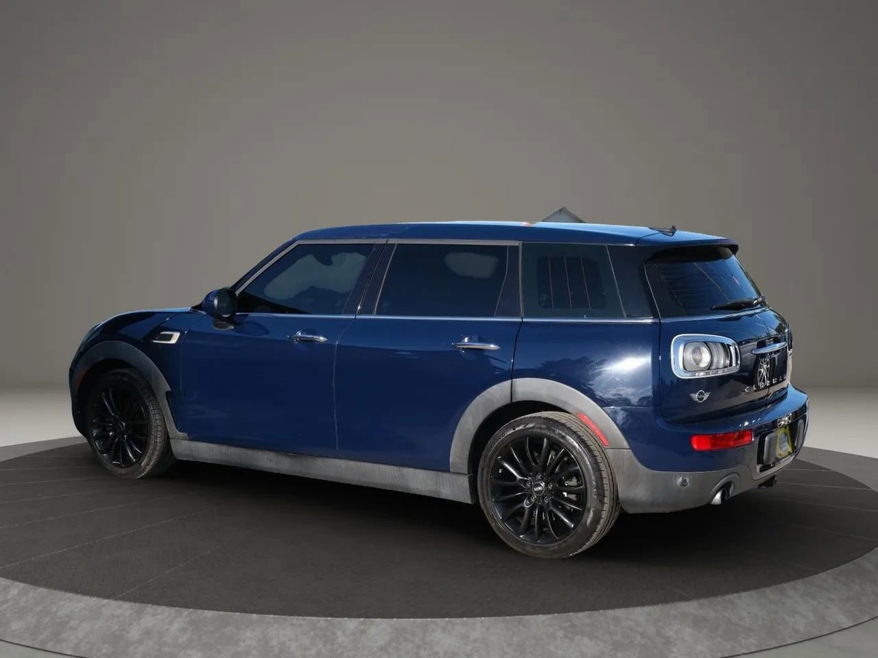 Used 2017 MINI Cooper Clubman image 4