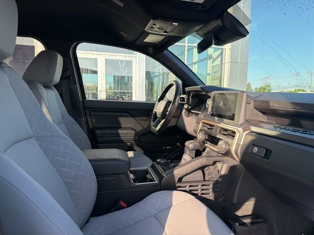Used 2024 Toyota Tacoma SR5 AWD/4WD image 30